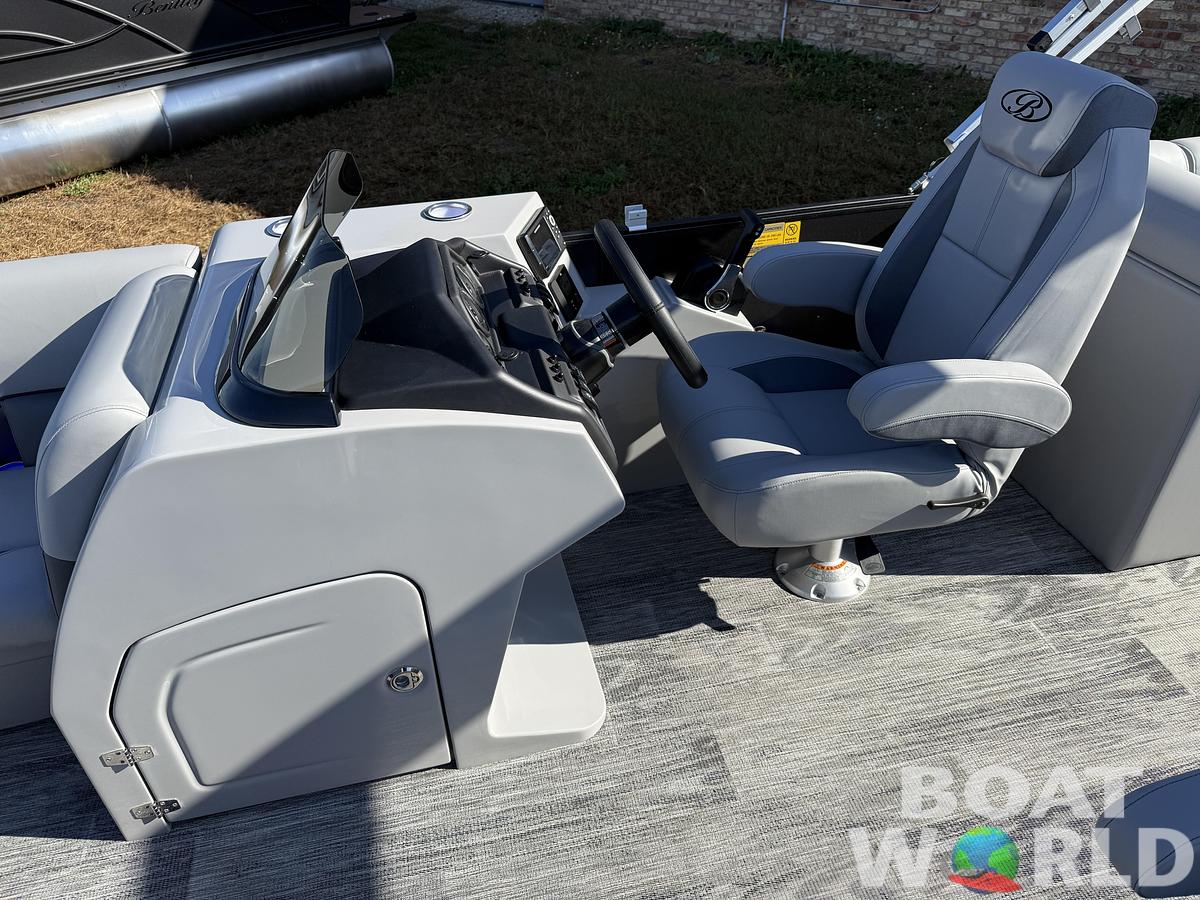 2026 Bentley Pontoons Legacy 220 Navigator Quad Lounge 
