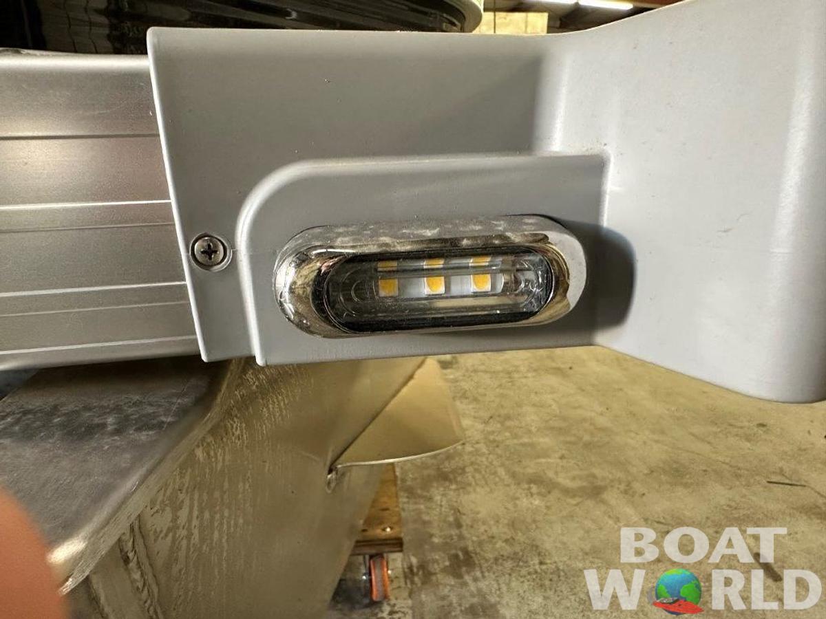 2025 Princecraft Vectra 21 RL Swingback SS Pontoon & Mercury 4-Stroke EFI