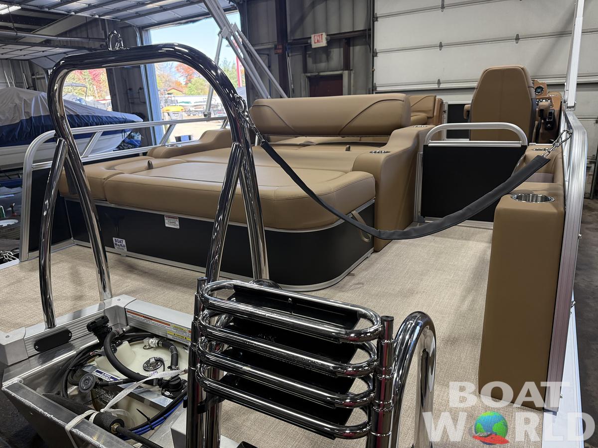 2027 Tahoe Sport VRB SE 2385 Swingback & 4-Stroke $35995