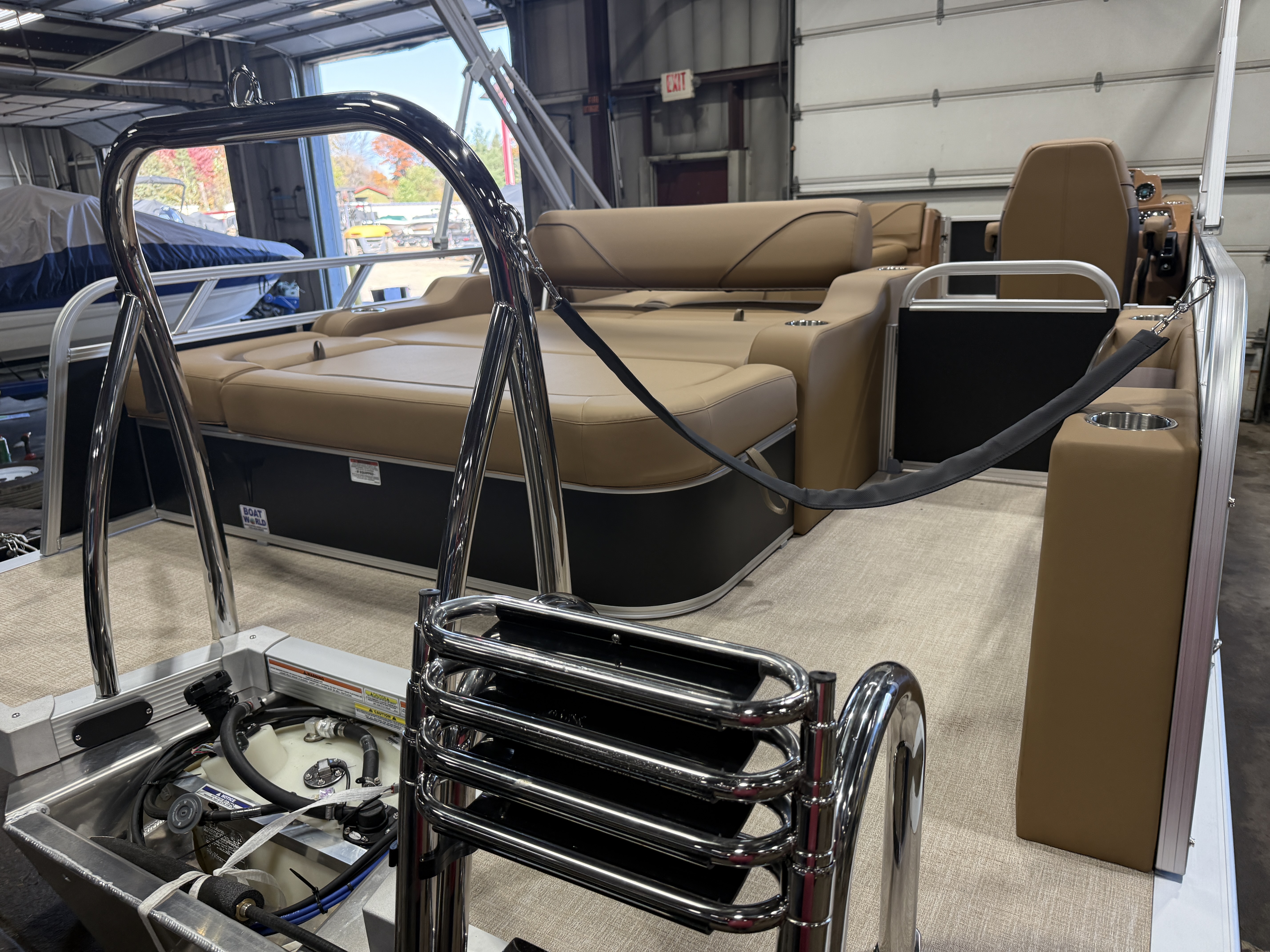 2027 Tahoe Sport VRB SE 2385 Swingback & 4-Stroke $35995