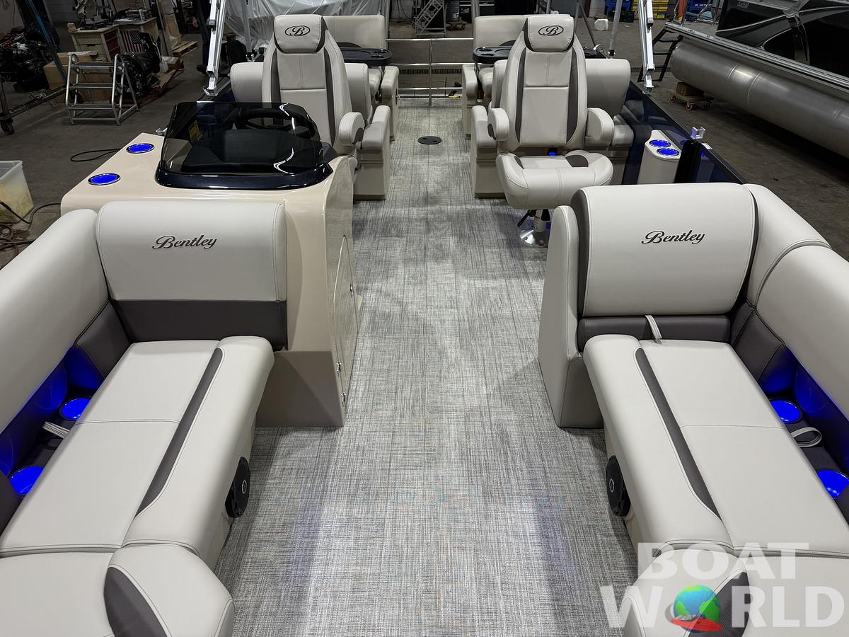 2026 Bentley Pontoons Legacy 220 QSB Swingback 