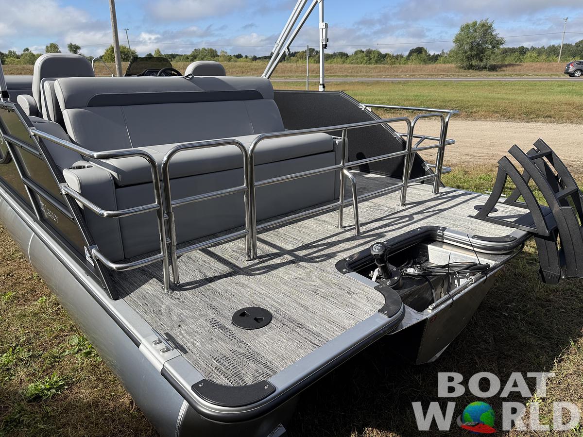 2026 Bentley Pontoons Legacy 220 Swingback 