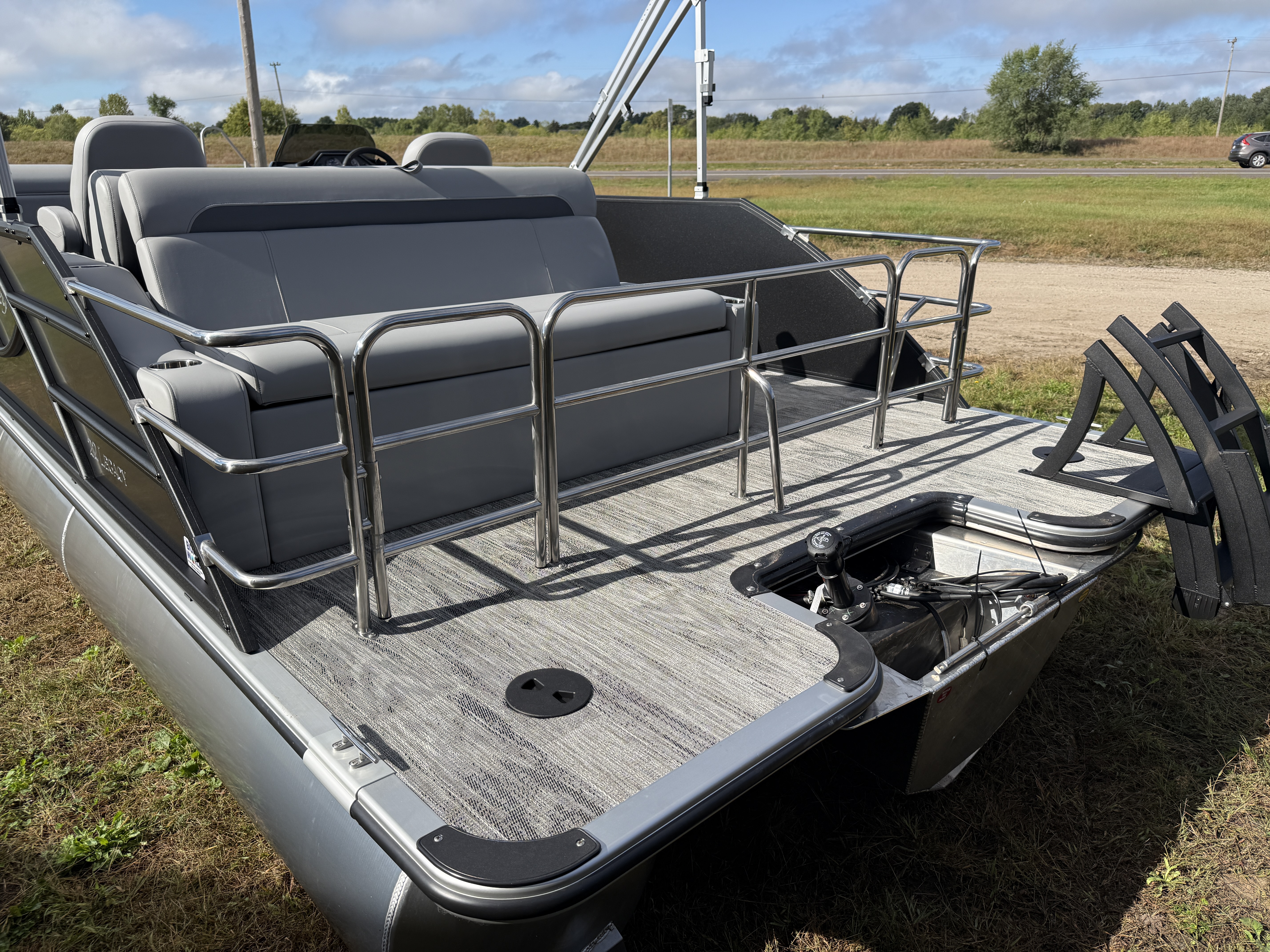 2026 Bentley Pontoons Legacy 220 Swingback 