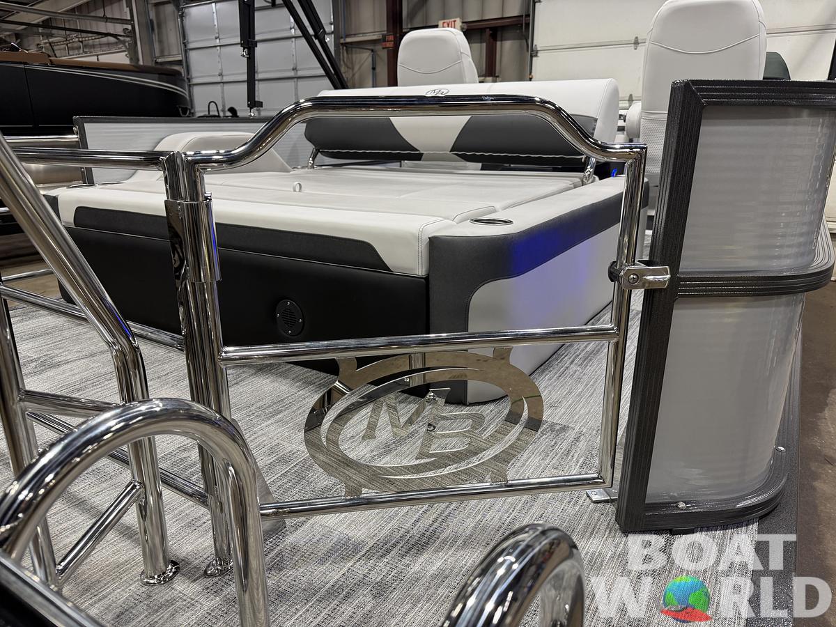 2026 Montego Bay 8522 Swingback Deluxe Pontoon