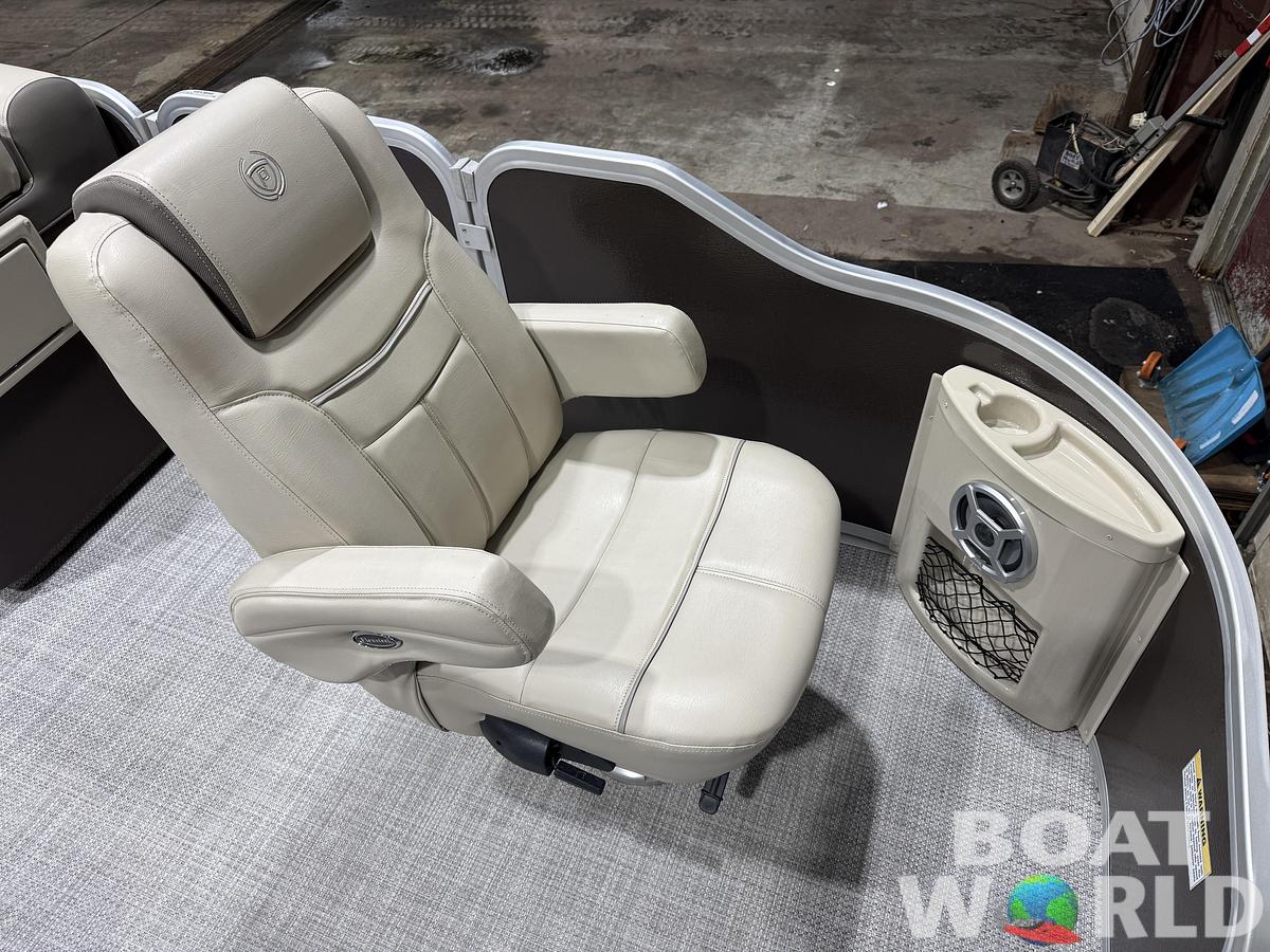 Used 2016 Premier 220 Castaway