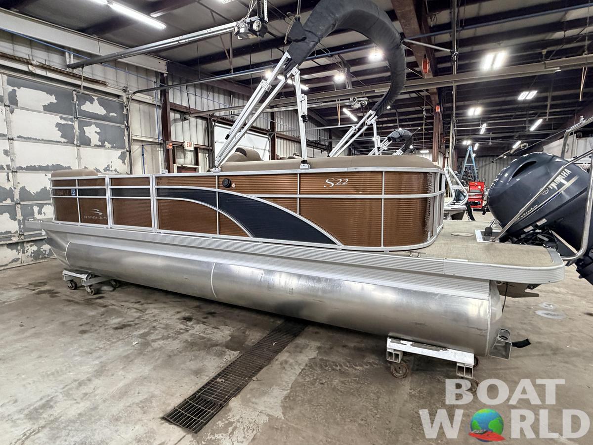 Used 2020 Bennington 22S Quad Lounge Pontoon