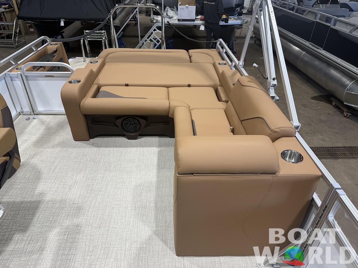 2026 Tahoe Sport VRB 2385 Swingback & 4-Stroke $34995