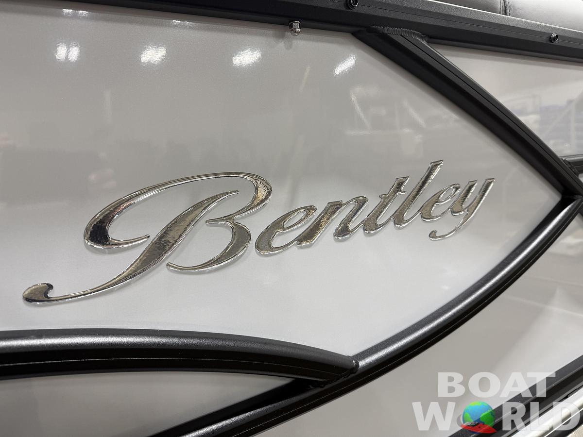 2026 Bentley Pontoons Legacy 223 Navigator Quad Lounge Tritoon