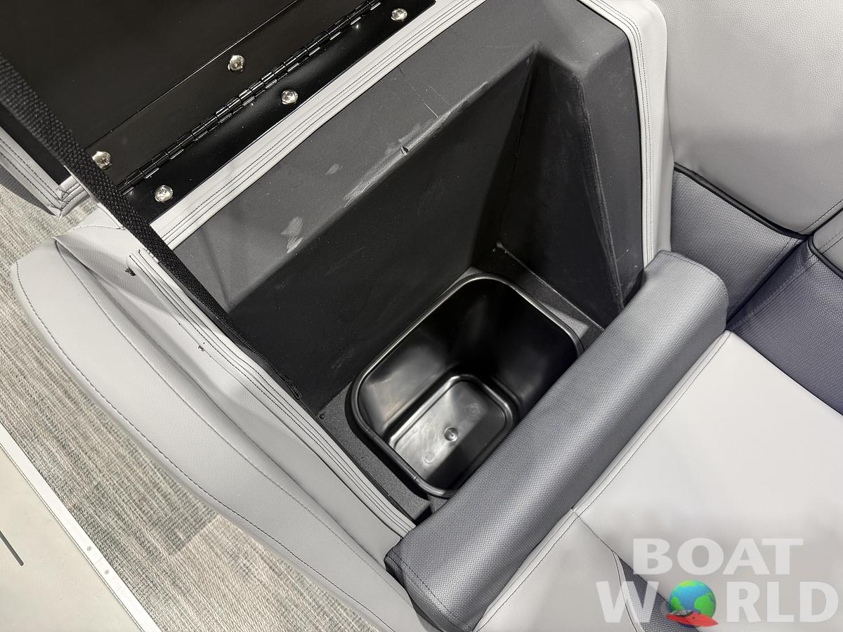 2026 Bentley Pontoons Legacy 223 Swingback Tritoon 