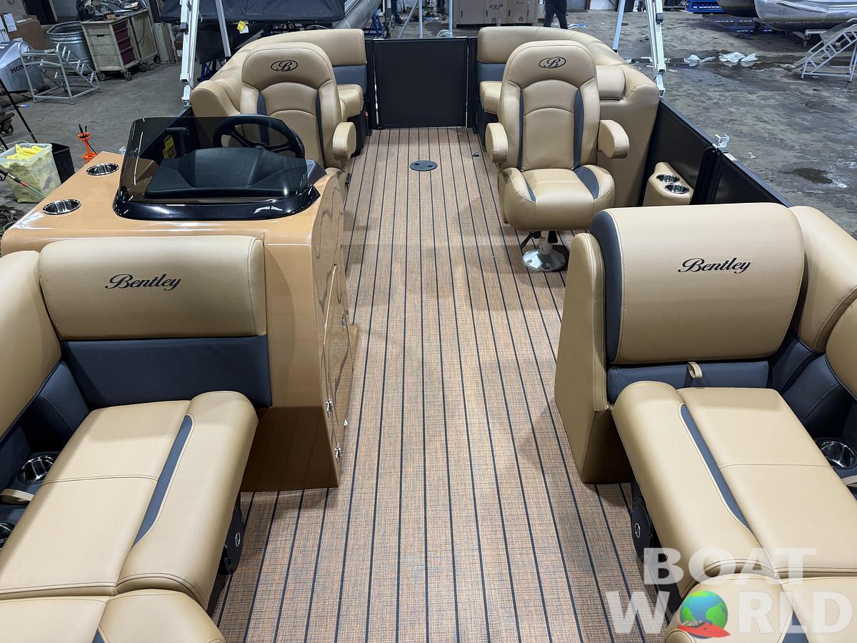 2026 Bentley Legacy 200 Navigator Quad Lounge $34995