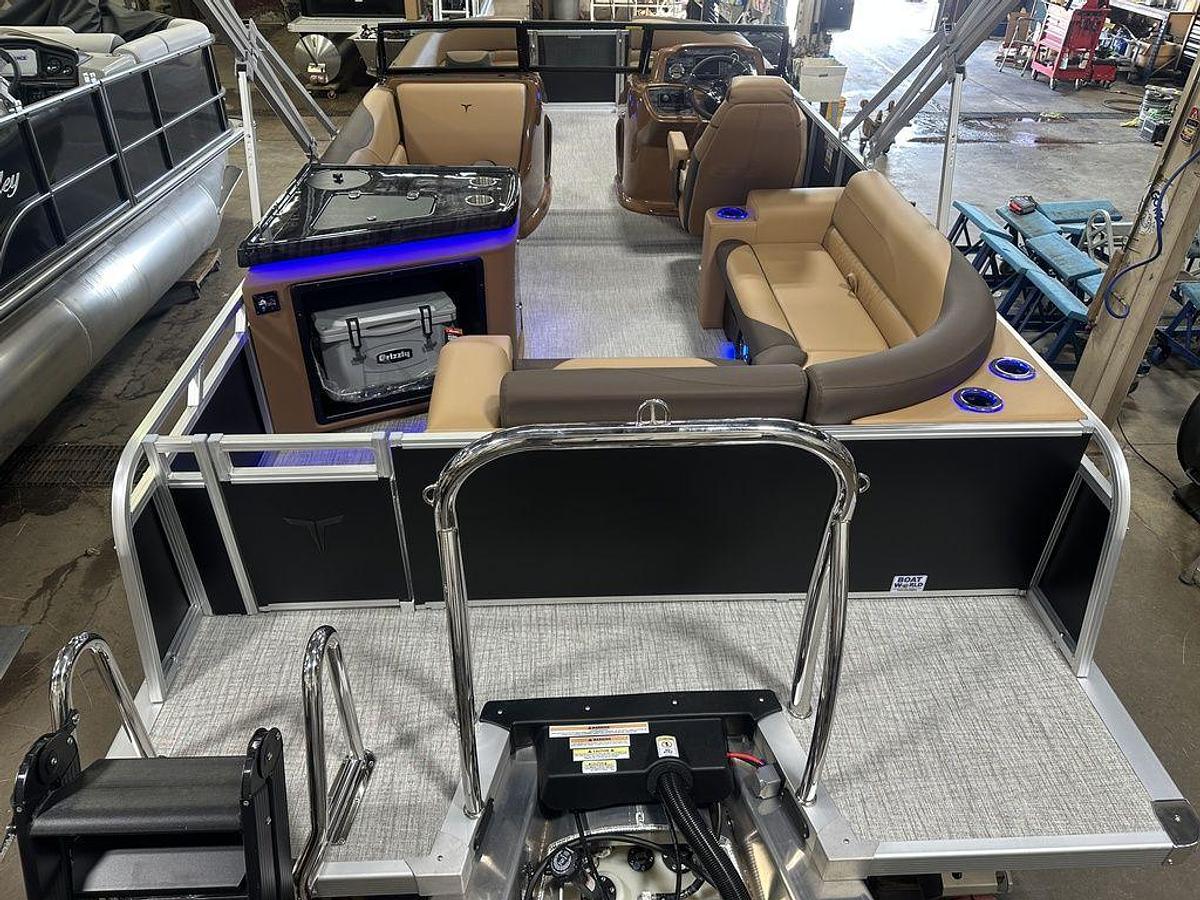 2025 Tahoe Pontoons LTZ 2385 Elite Cruise Windshield Tritoon & Honda 4-Stroke EFI