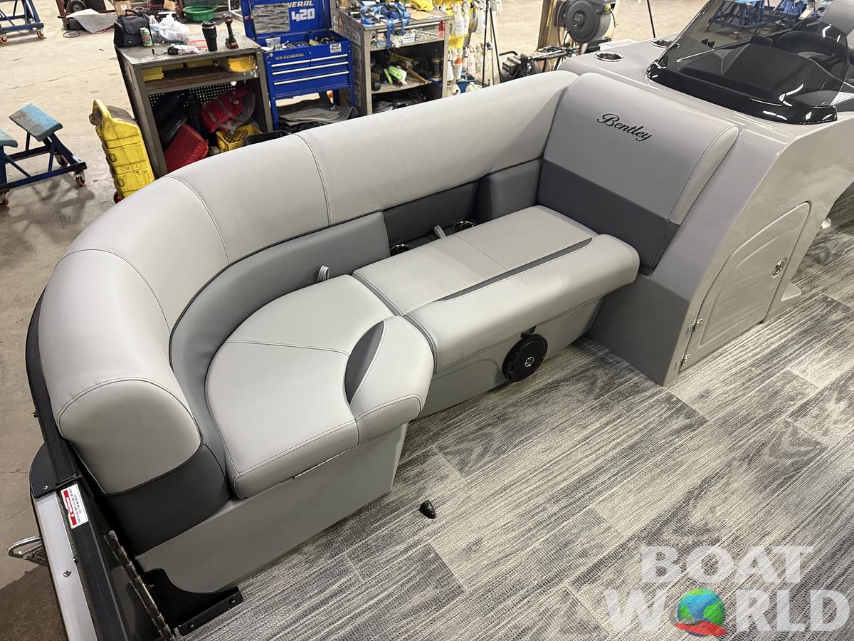 2026 Bentley Pontoons Legacy 220 QSB Swingback & 4-Stroke EFI