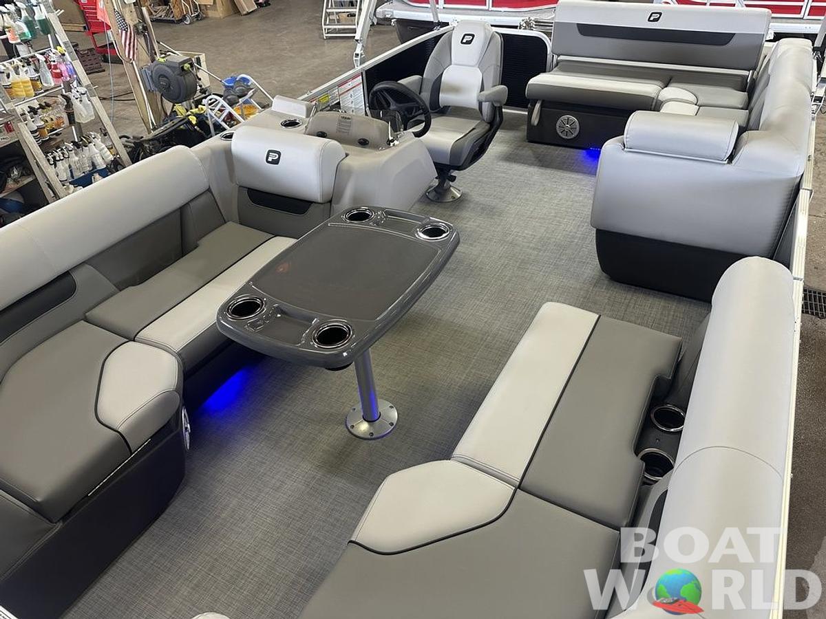 2025 Princecraft Vectra 21 RL Lounge Swingback & Mercury 4-Stroke EFI