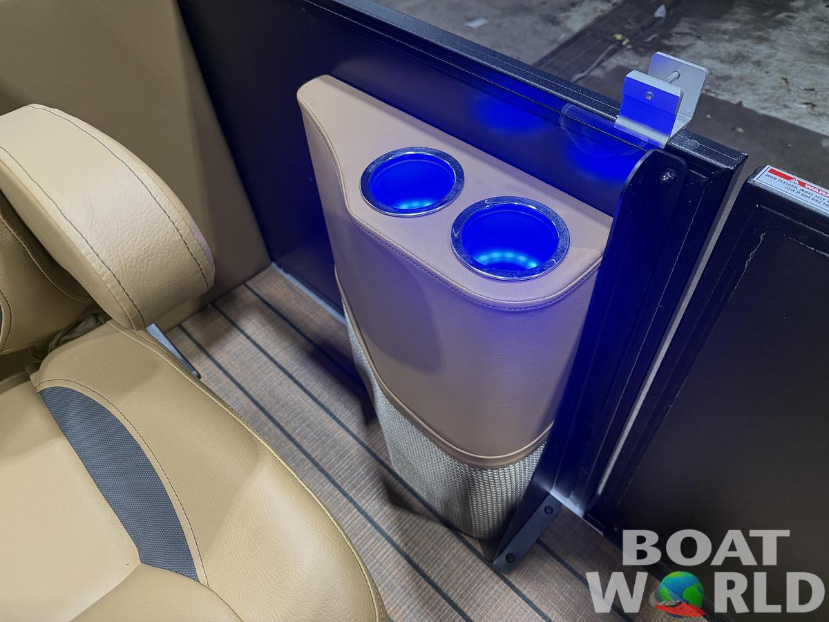 2026 Bentley Pontoons Legacy 220 Navigator Quad Lounge