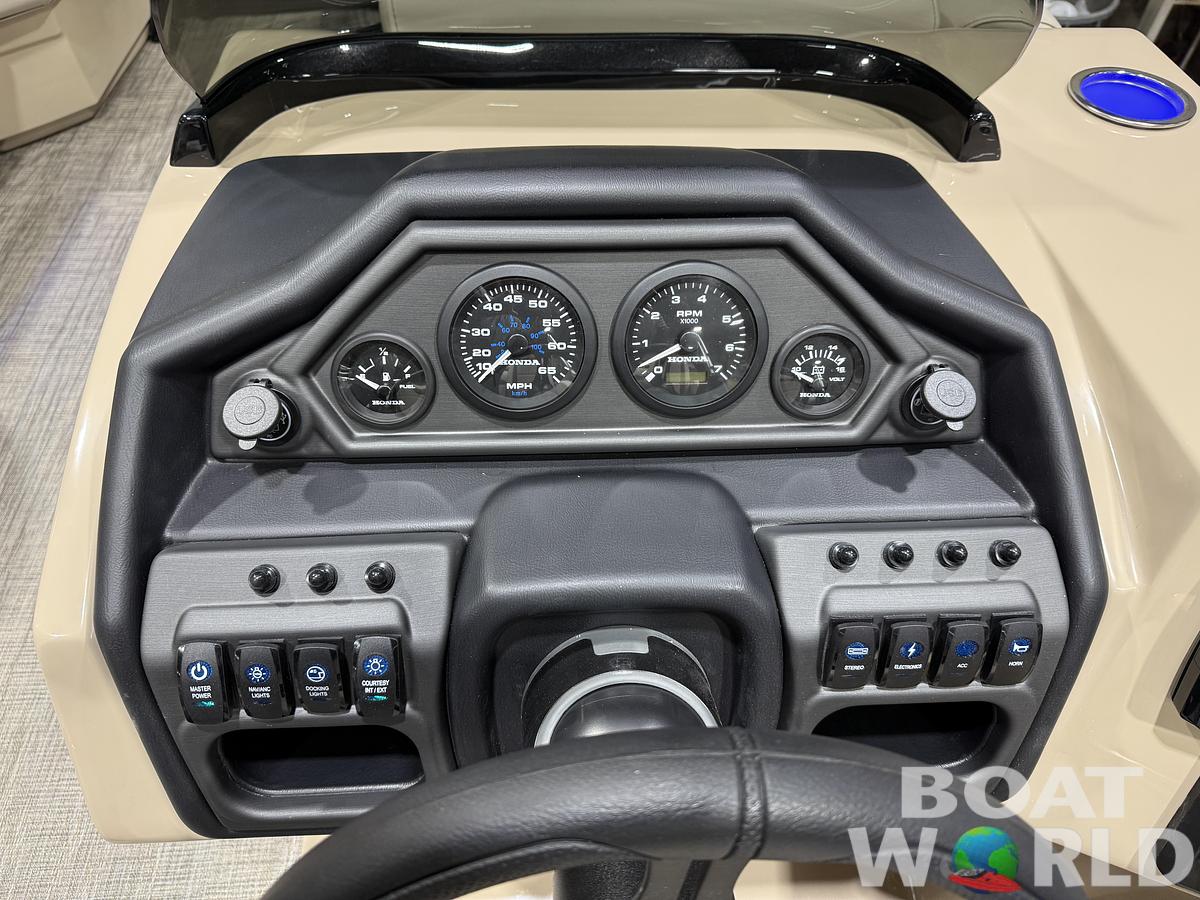 2026 Bentley Pontoons Legacy 220 Swingback 