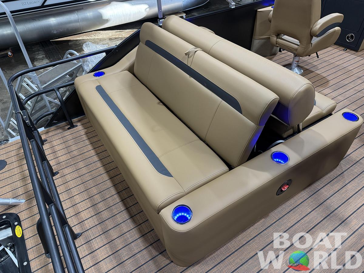 2026 Bentley Pontoons Legacy 220 Swingback 