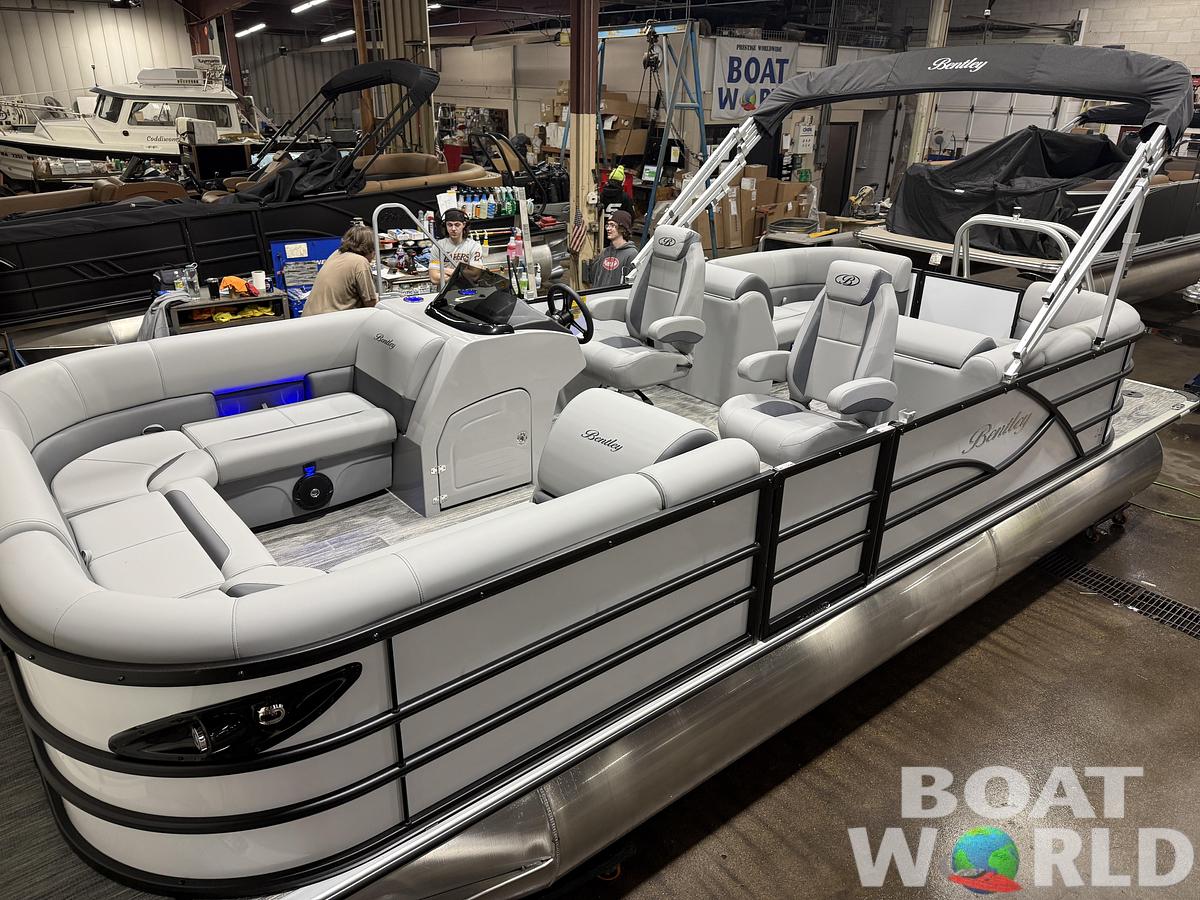 2026 Bentley Pontoons Legacy 223 Navigator Quad Lounge Tritoon