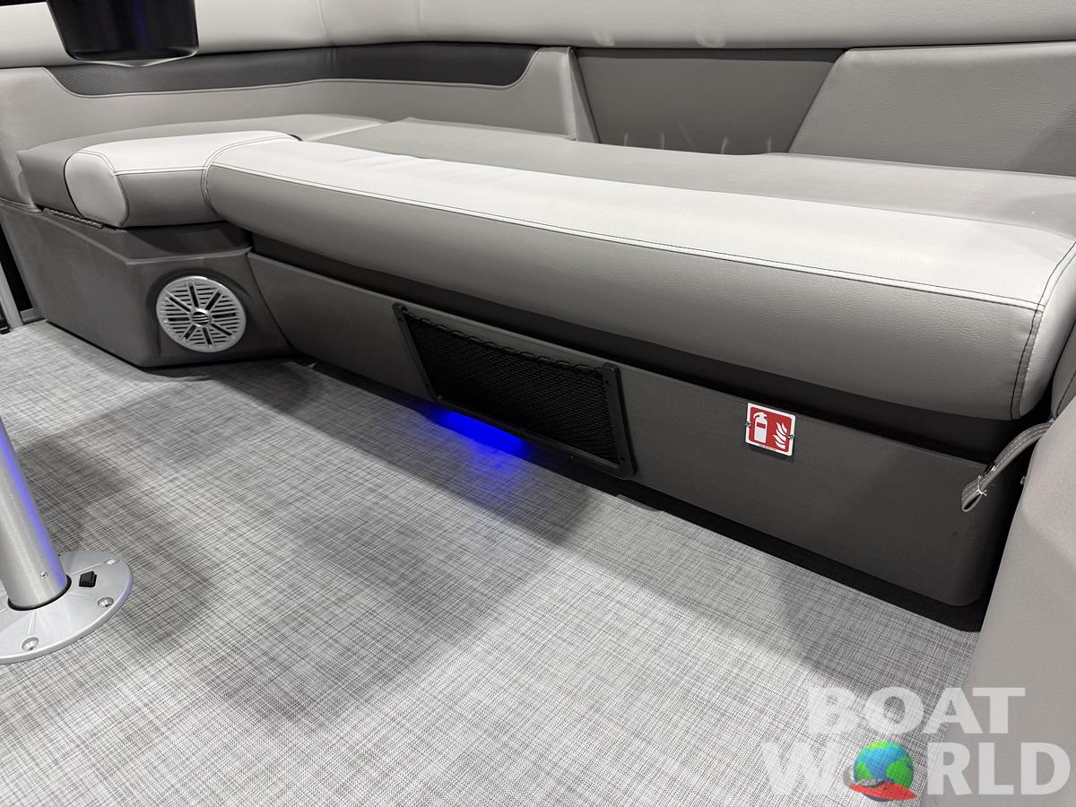 2026 Princecraft Vectra 23 RL Long Lounge Swingback Tritoon 