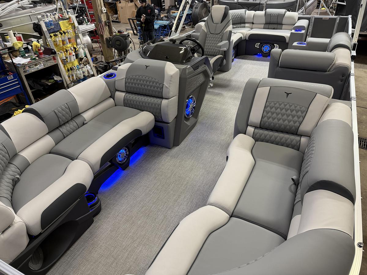 2025 Tahoe Pontoons Cascade 2385 Elite Tritoon & Honda 225HP 4-Stroke EFI