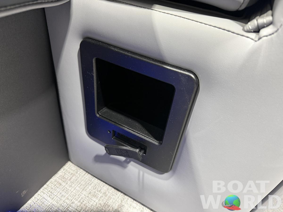 2026 Tahoe Pontoons LTZ 2385 Elite Windshield Tritoon