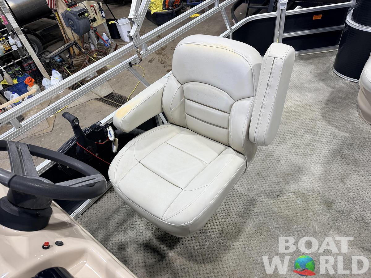 Used 2010 Starcraft StarDeck 8522 & 50HP Mercury 4Stroke -$14,995