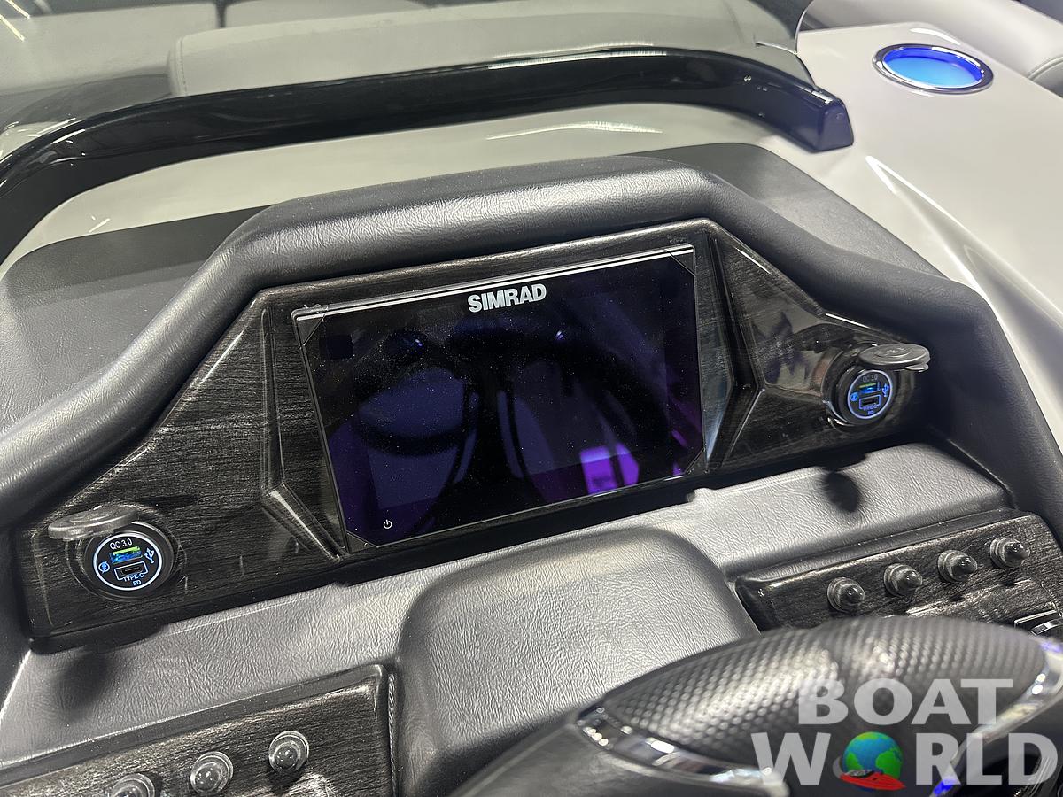 2025 Bentley Pontoons Elite 223 Admiral Quad Lounge Tritoon & Honda 4-Stroke EFI