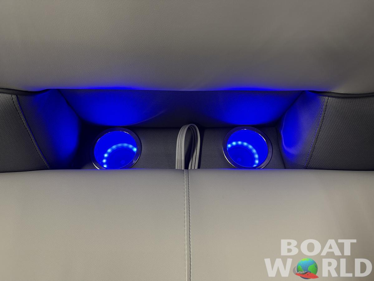 2025 Bentley Pontoons Legacy 223 Navigator Quad Lounge Tritoon & Honda 4-Stroke EFI