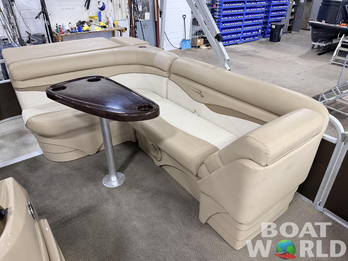 Used 2016 Bennington 20 SLM & 50HP Yamaha 4Stroke -$19,995