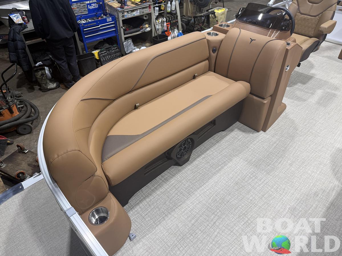 2026 Tahoe Sport VRB 2385 Swingback & 4-Stroke $34995