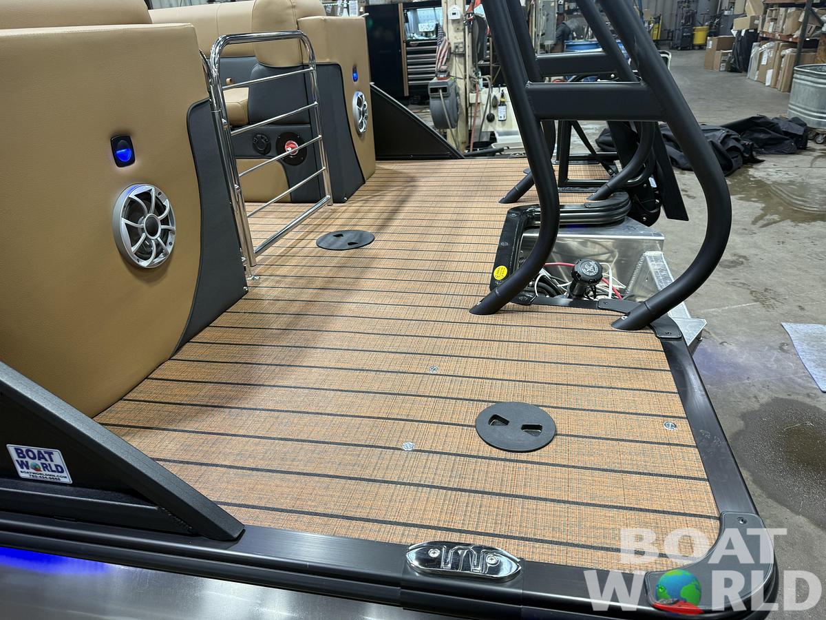 2026 Bentley Pontoons Elite 253 Admiral 350HP Quad Lounge Tritoon