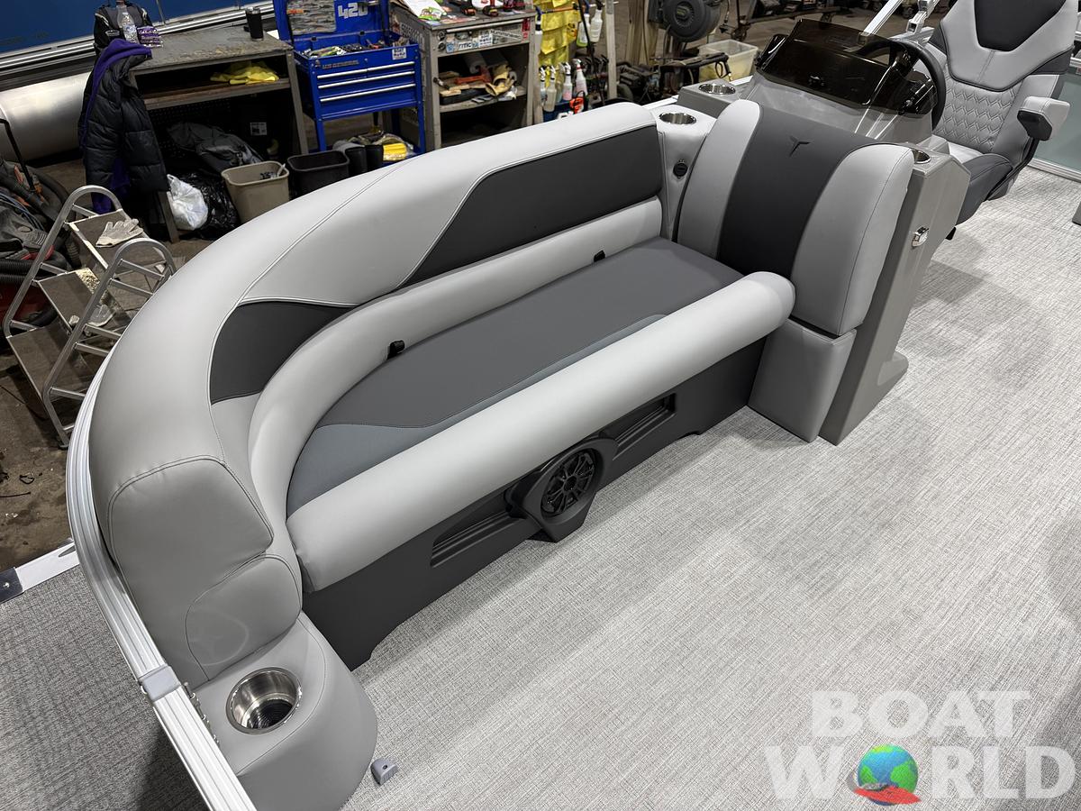 2026 Tahoe Sport VRB 2385 Swingback & 4-Stroke $34995