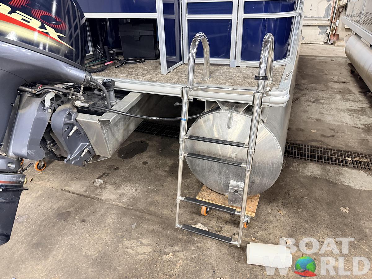 Used 2022 Sylvan  Mirage 820 Fish & Cruise