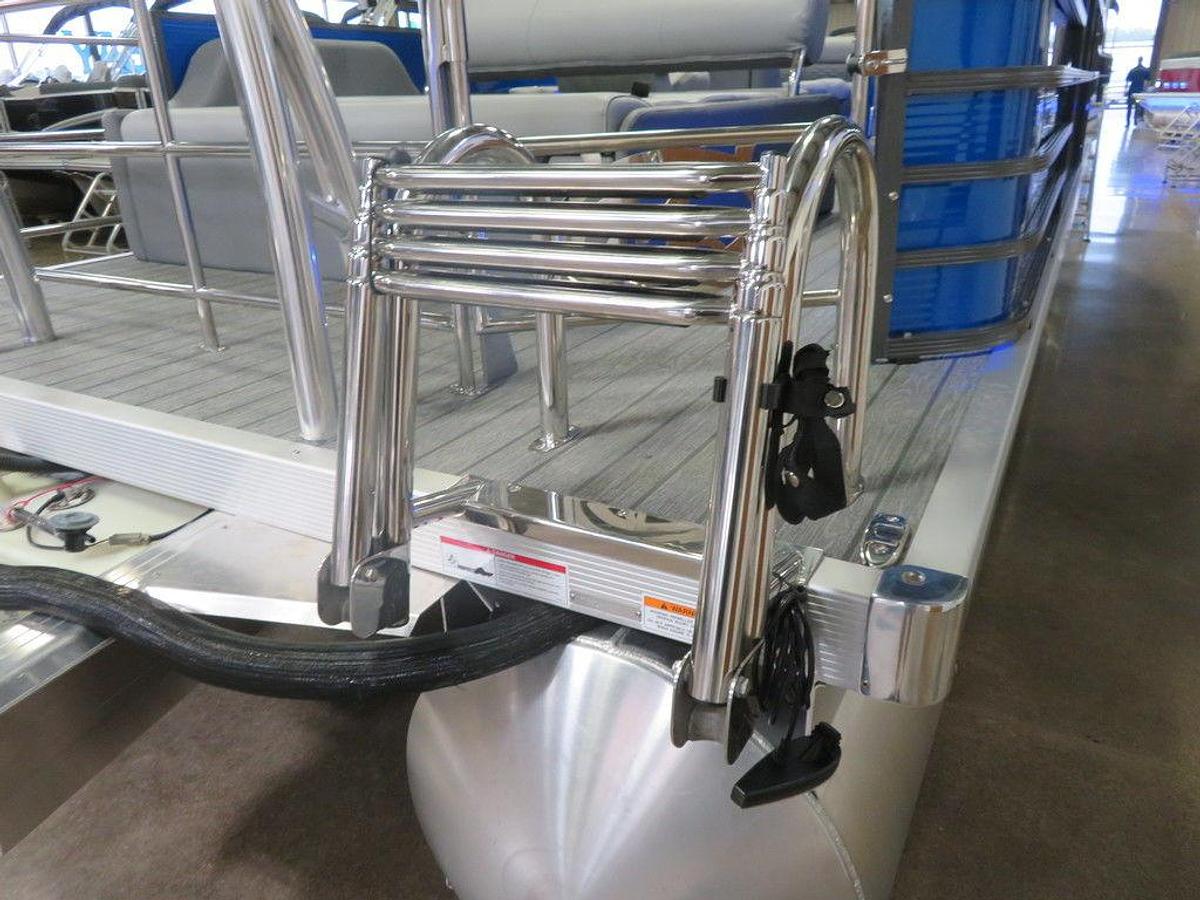 2023 Montego Bay ST8524 Swingback Tritoon Deluxe Pontoon & Honda 200HP 4-Stroke EFI