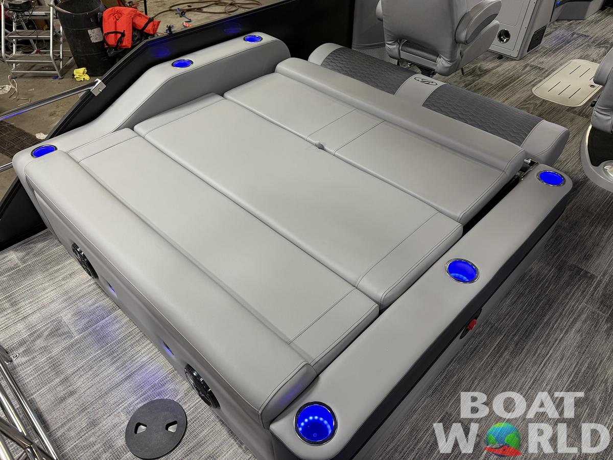 2026 Bentley Pontoons Elite 223 Swingback Tritoon