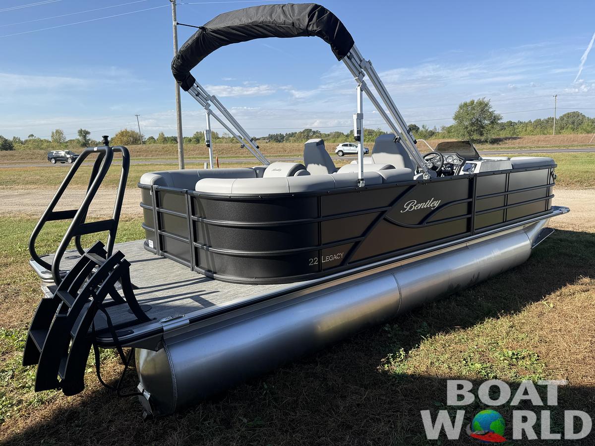 2026 Bentley Pontoons Legacy 220 Navigator Quad Lounge 