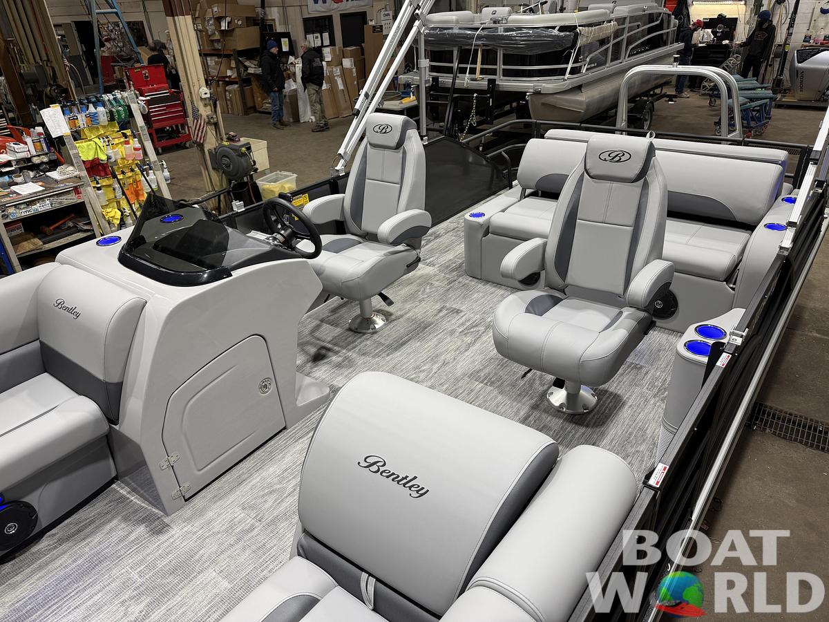 2026 Bentley Pontoons Legacy 220 Swingback 