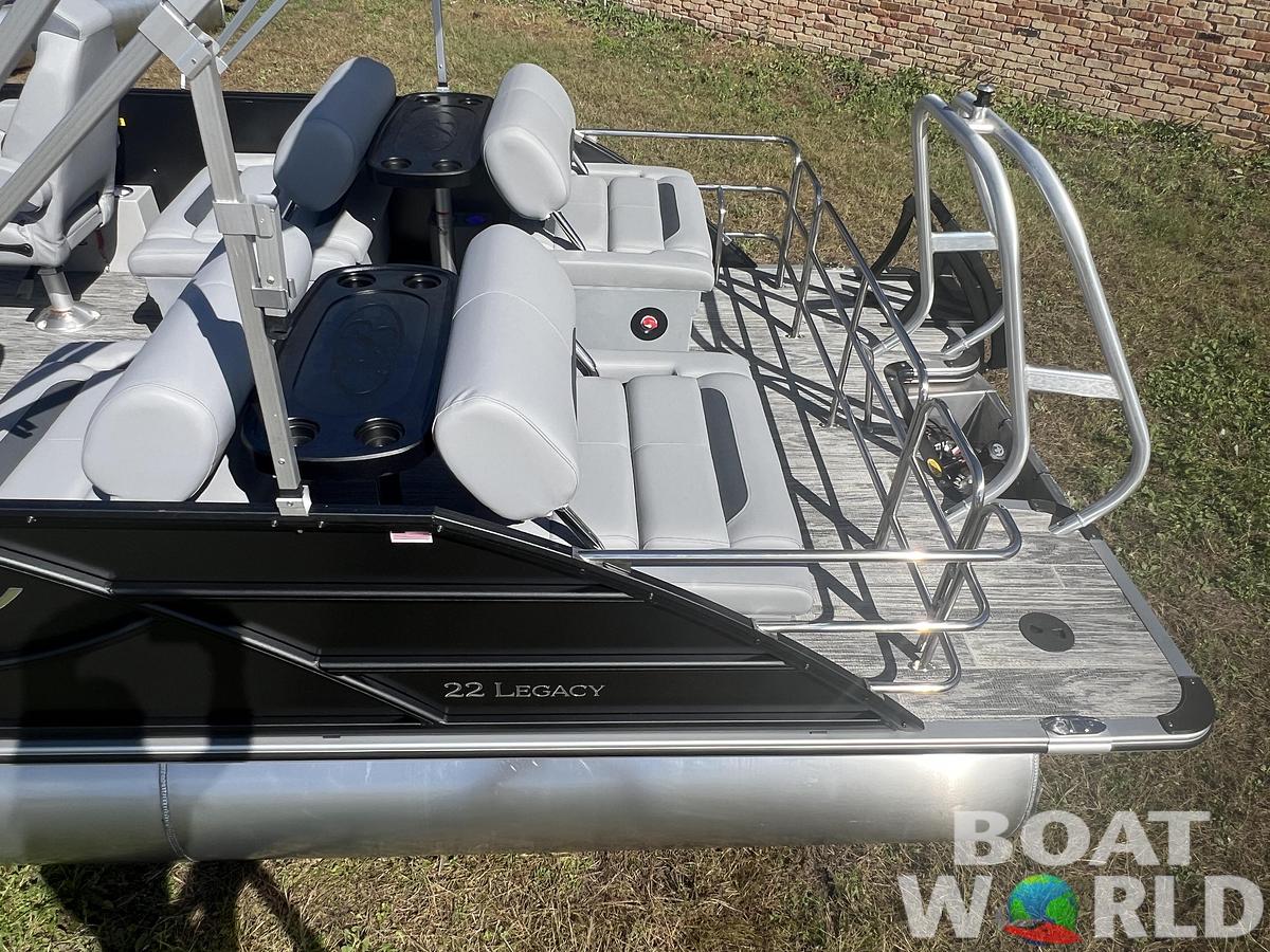2026 Bentley Pontoons Legacy 220 QSB Swingback