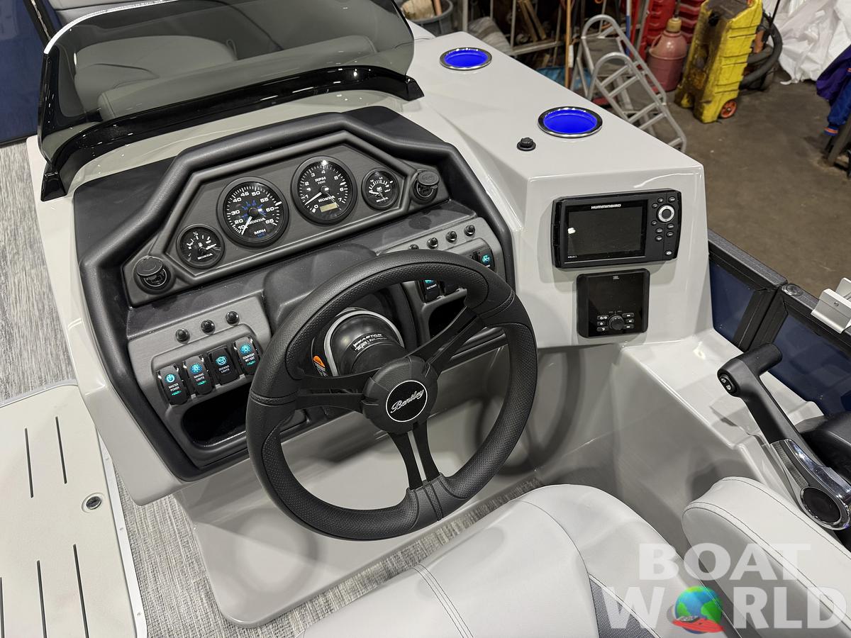 2026 Bentley Pontoons Legacy 223 Swingback Tritoon 