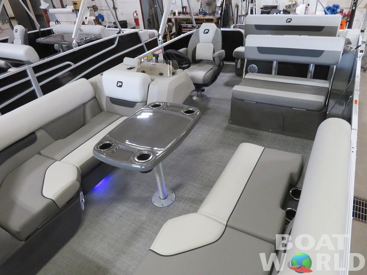 2025 Princecraft Vectra 21 RL Dinette Swingback Pontoon & Mercury 4-Stroke EFI