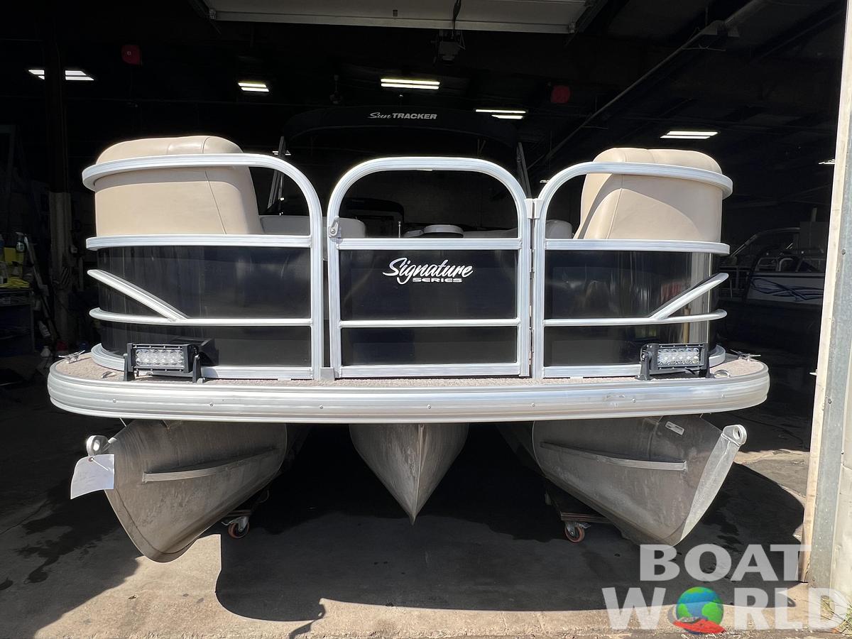 Used 2016 Sun Tracker Party Barge 22 DLX XP3 Tritoon & 150HP Mercury 4Stroke