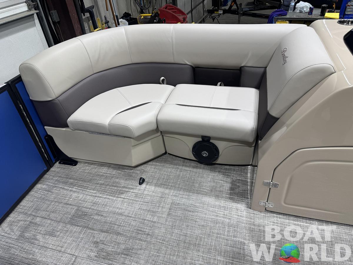2026 Bentley Pontoons Legacy 220 Navigator Quad Lounge