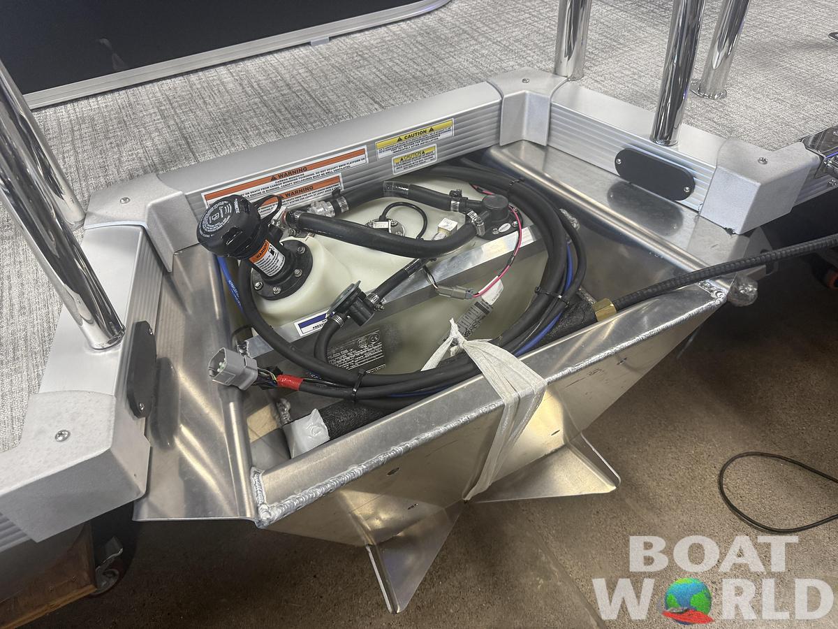 2027 Tahoe Sport VRB 2180 Swingback & 4-Stroke $33995