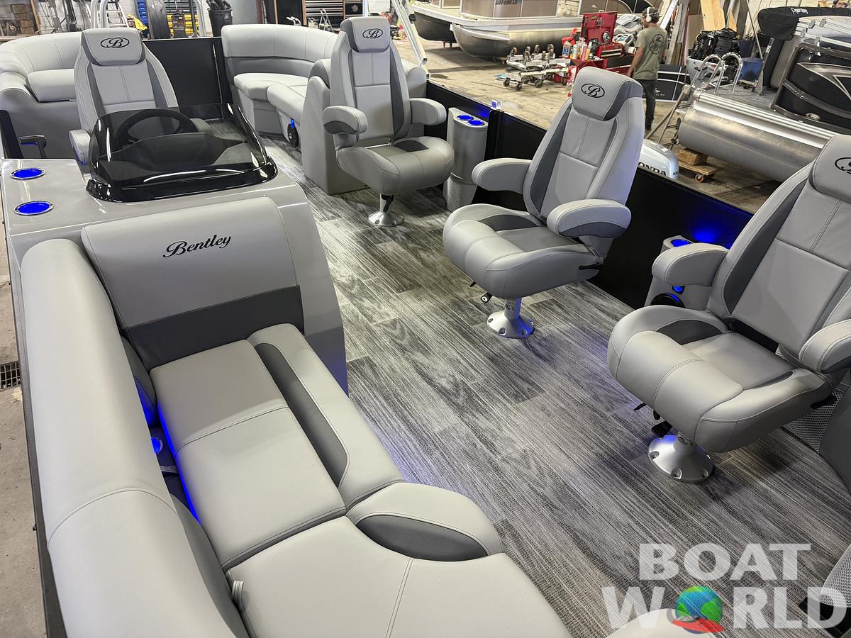 2026 Bentley Pontoons Legacy 220 Navigator DL Quad Lounge