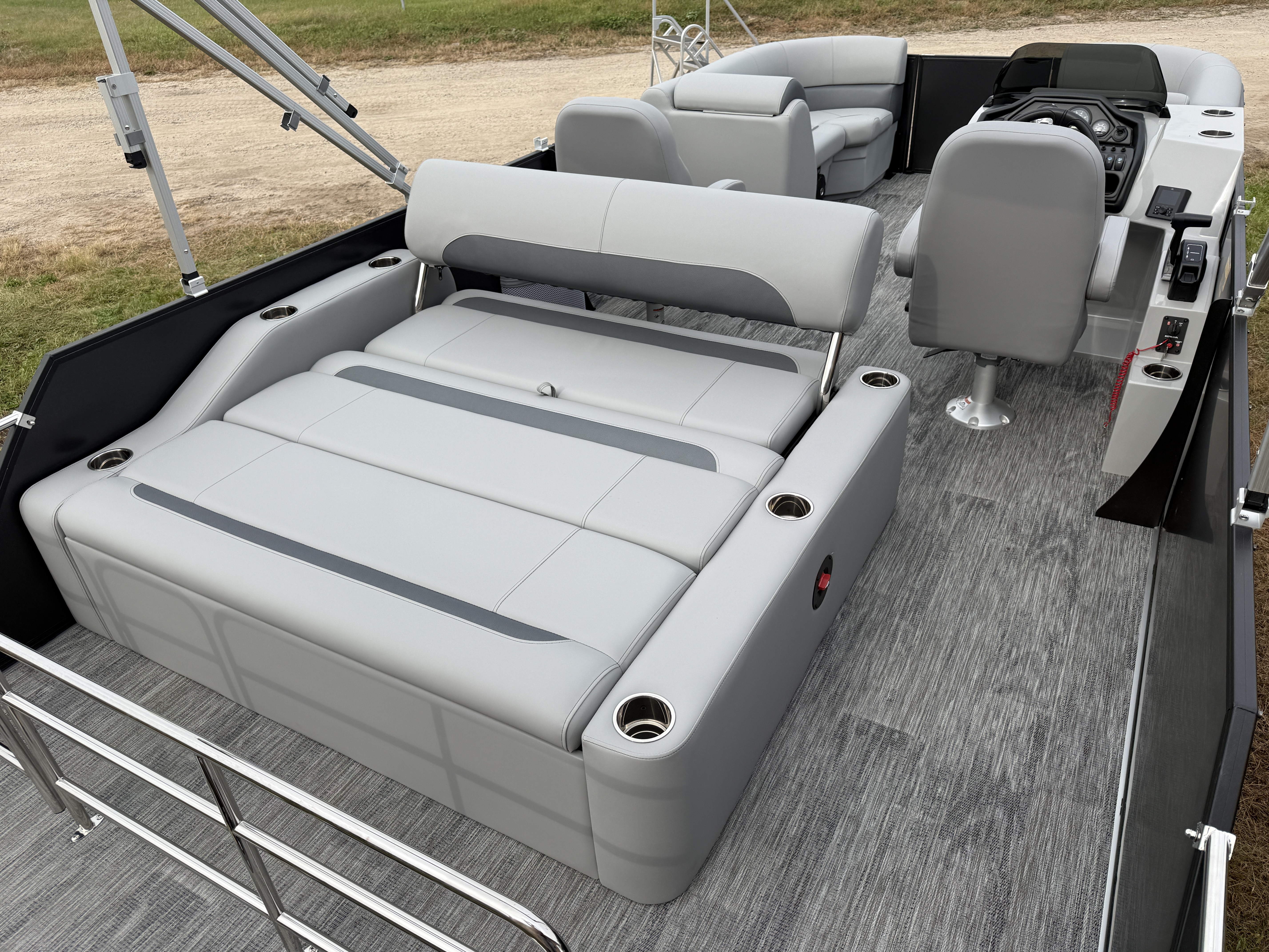 2025 Bentley Pontoons Legacy 200 Swingback