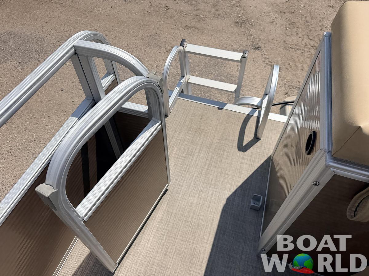 Used 2017 Bennington 208 SL & 50HP Yamaha 4Stroke -$24,995