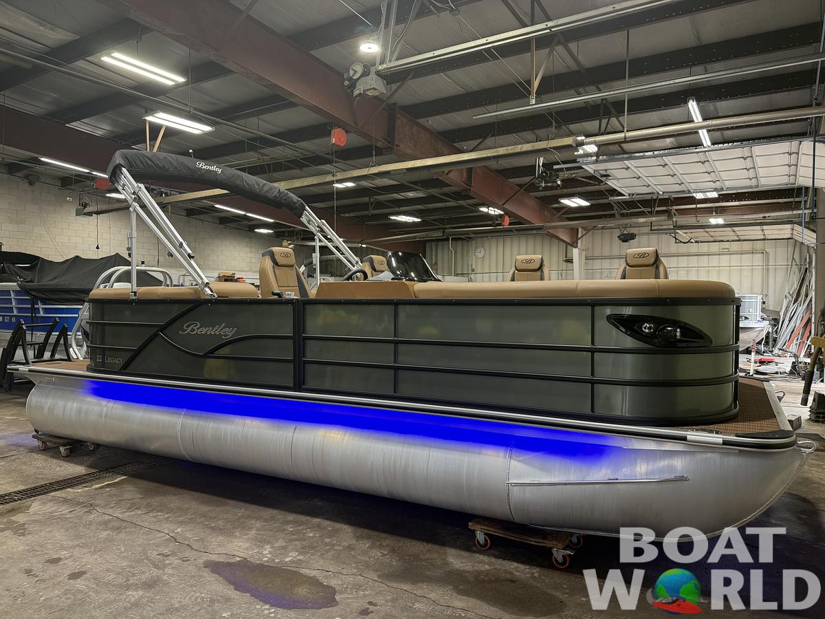 2026 Bentley Legacy 150HP 220 Navigator DL Quad Lounge $49995