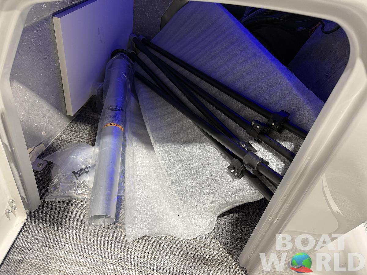 2026 Bentley Pontoons Legacy 223 Swingback Tritoon 