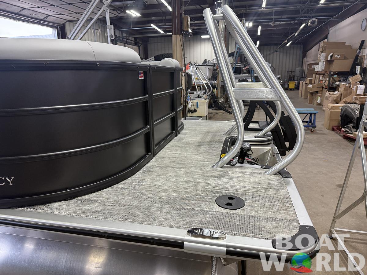 2026 Bentley Pontoons Legacy 220 Navigator DL Quad Lounge