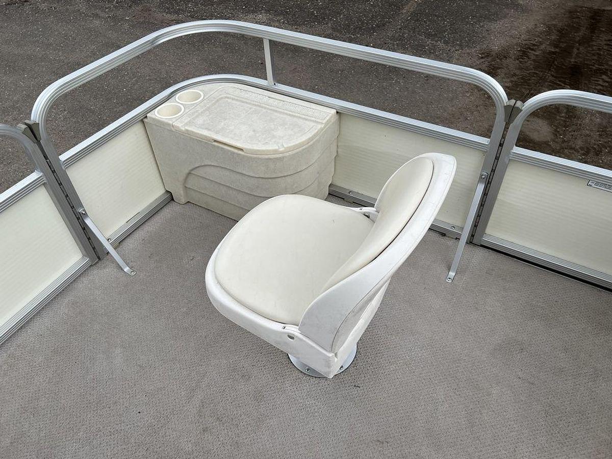 Used 2005 Bennington Sedona F21 Pontoon