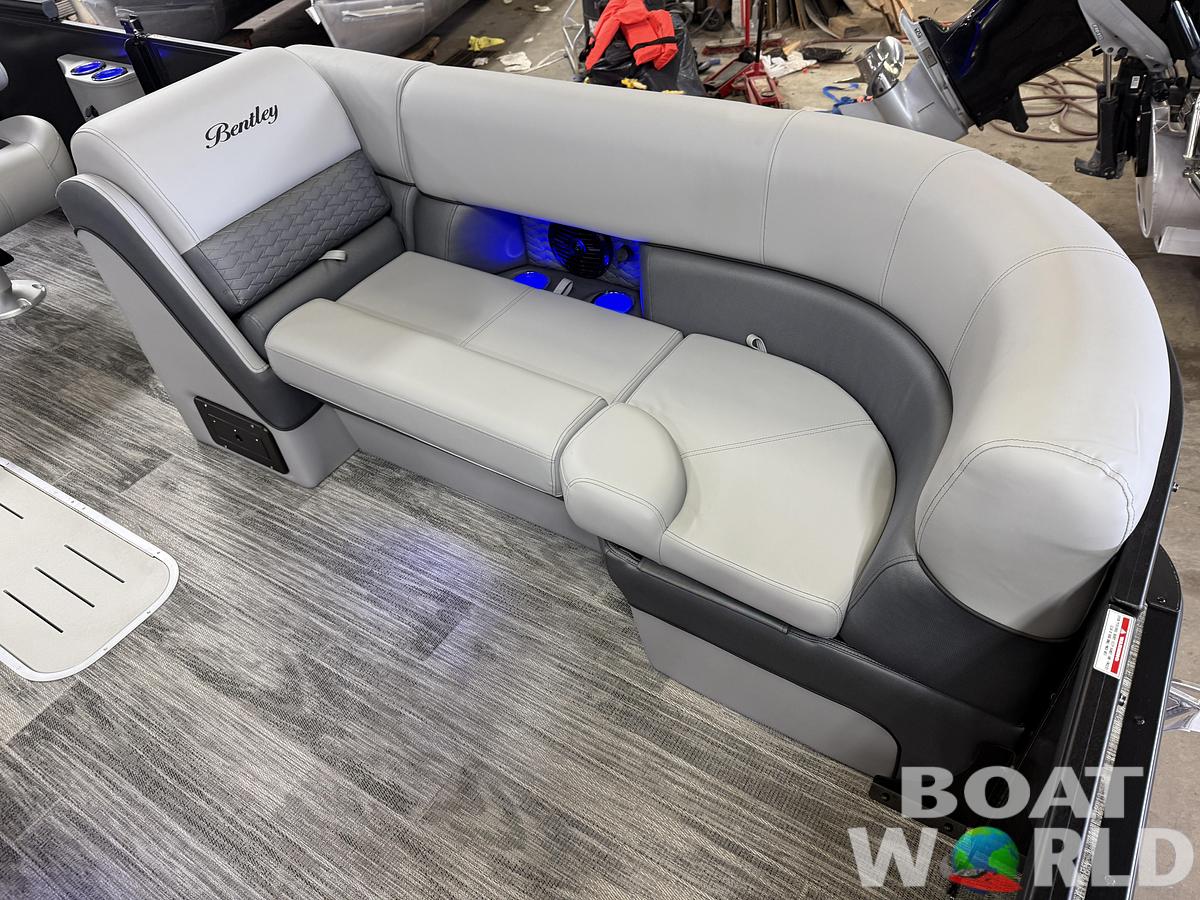 2026 Bentley Pontoons Elite 223 Swingback Tritoon